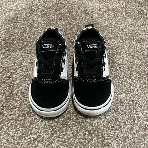 Toddler Checkered Van’s, size 6!!